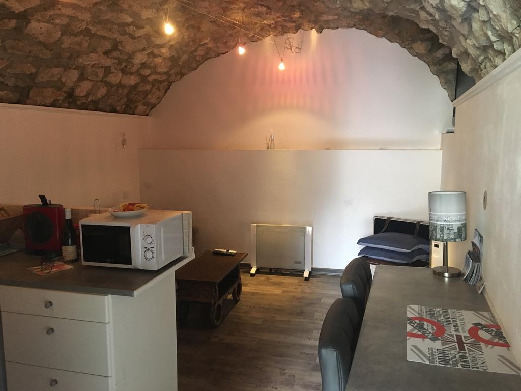 La Grotte Apartment La Garde Adhemar Exterior photo